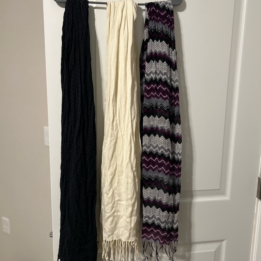 Scarfs - Picture 2 of 2